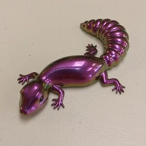 Handcrafted resin lizard